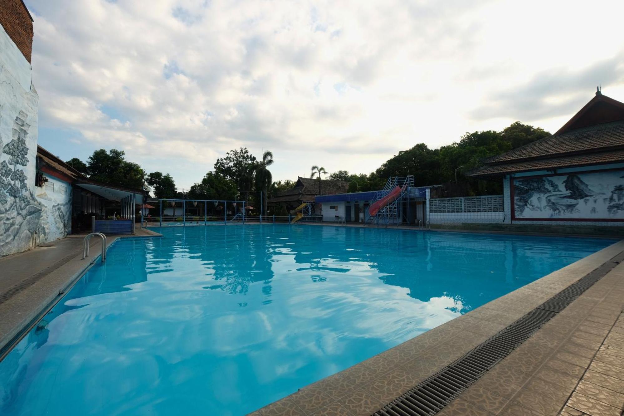 Berlian Abadi Hotel By Sinergi Banyuwangi  Exteriör bild