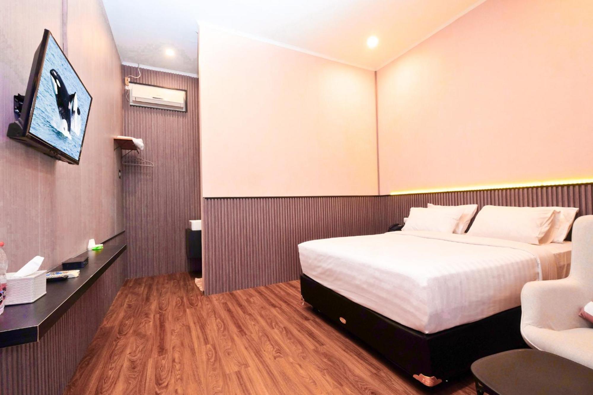 Berlian Abadi Hotel By Sinergi Banyuwangi  Exteriör bild